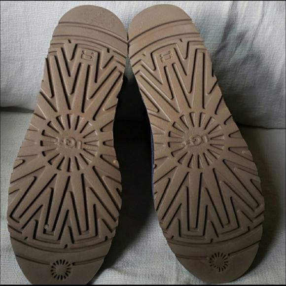 UGG unlined mini perf blue size 10. *never been worn - Picture 5 of 7